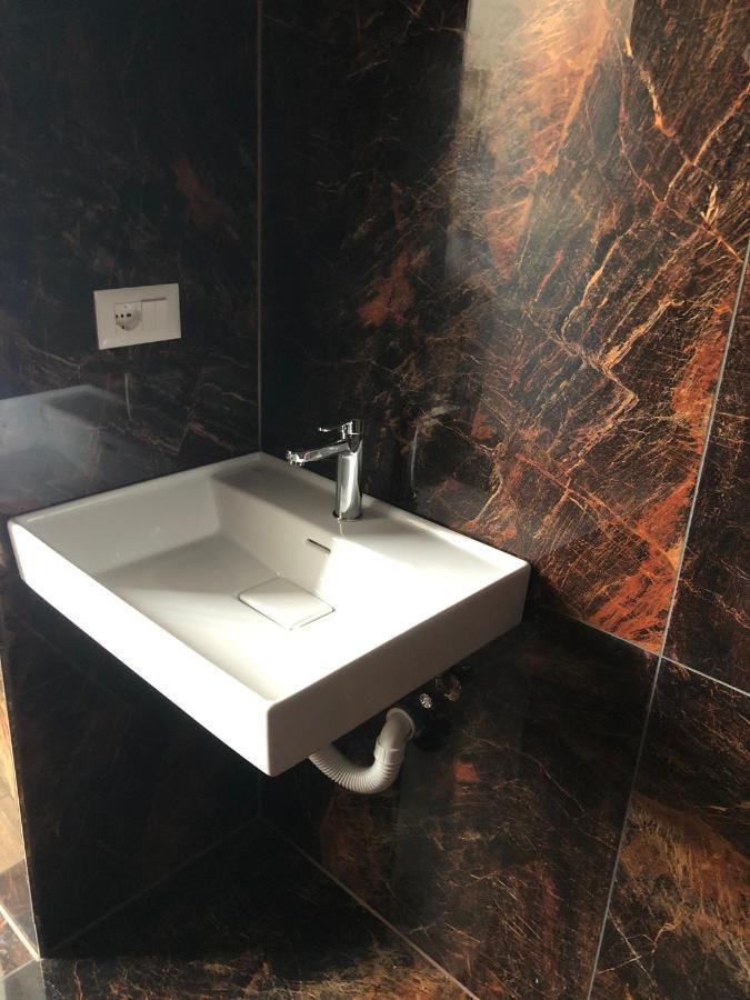 Kubi Hotel Струга Екстериор снимка